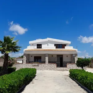  Hébergement de vacances Casa Vacanze Enza Italie